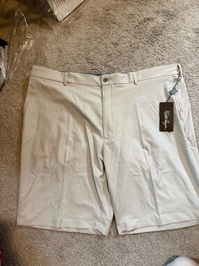 Walter Hagen Cream Flat-Front Performance Golf Shorts